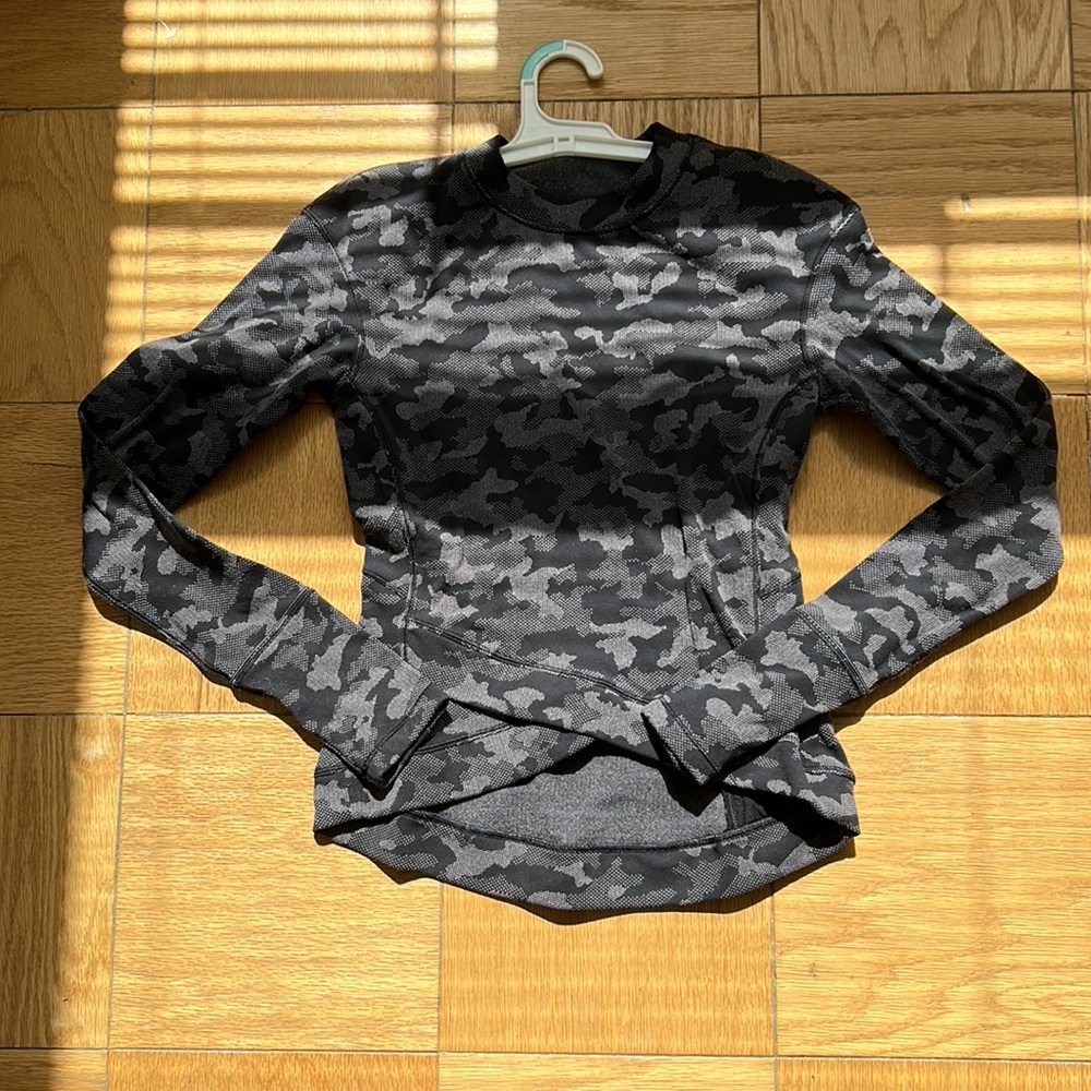 black camp lululemon ski sweater